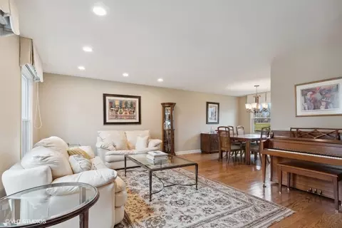 Living - 1343 Devonshire Rd, Buffalo Grove, IL 60089 photo 1 of 2