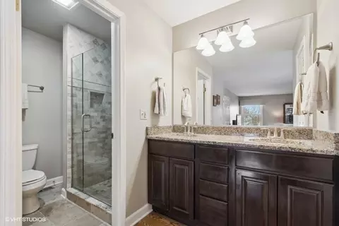 Bath - 1343 Devonshire Rd, Buffalo Grove, IL 60089 photo 3 of 4