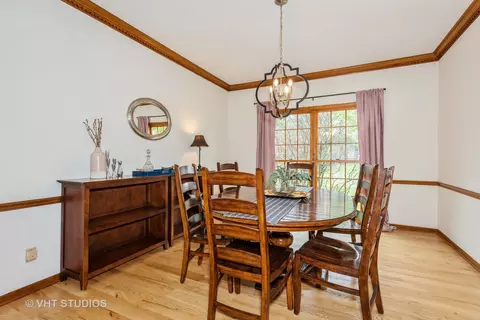 1807 Wakeman Ct, Wheaton, IL 60187 photo 4