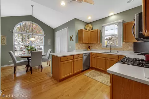 881 Eineke Blvd #881, Algonquin, IL 60102 photo 3