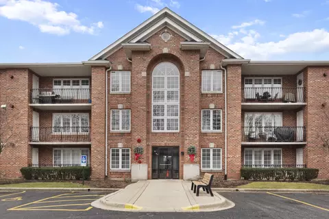 5649 S Cass Ave #306, Westmont, IL 60559