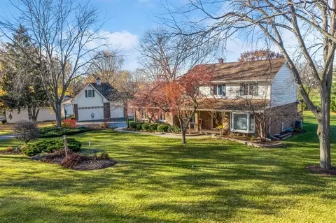 3242 N Maple Tree Ln, Wadsworth, IL 60083