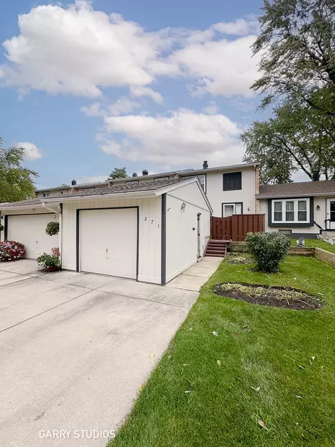 271 Colony Green Dr, Bloomingdale, IL 60108
