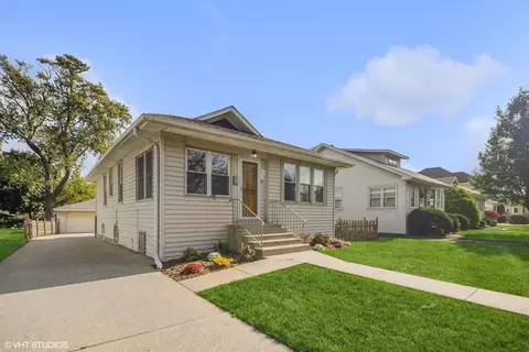 109 S Harvard Ave, Villa Park, IL 60181