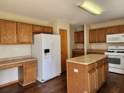 923 Christopher St, Plano, IL 60545 photo 8