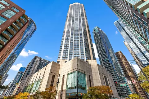 512 N Mcclurg Ct #702, Chicago, IL 60611