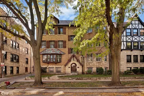 7442 N Hoyne Ave #2N, Chicago, IL 60645