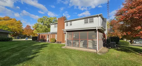1115 Squire Dr, Aurora, IL 60505 photo 4