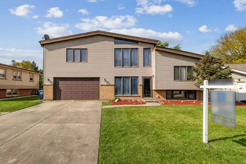 1082 Hewitt Dr, Des Plaines, IL 60016