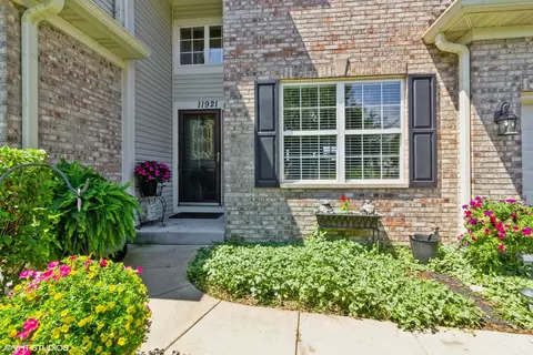11921 Winterberry Ln, Plainfield, IL 60585 photo 2