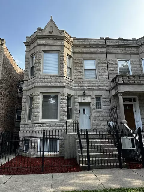 3923 W Lexington St, Chicago, IL 60624