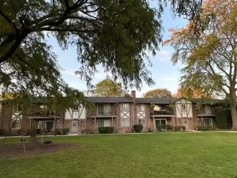 16 W471 79th St #201, Willowbrook, IL 60527