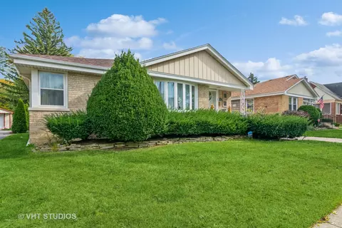 9225 S Sacramento Ave, Evergreen Park, IL 60805