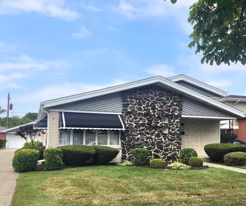 11016 S Kilbourn Ave, Oak Lawn, IL 60453