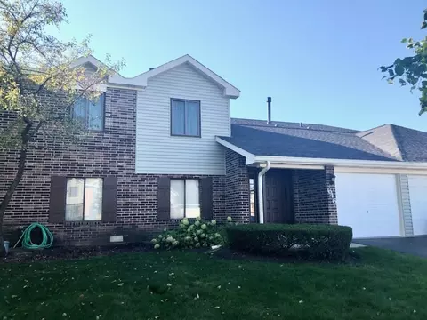 646 Cross Creek Dr W #B1, Roselle, IL 60172