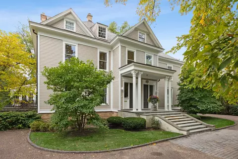 417 E Deerpath Rd, Lake Forest, IL 60045