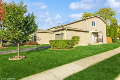 561 Stone Gate Cir #561, Schaumburg, IL 60193