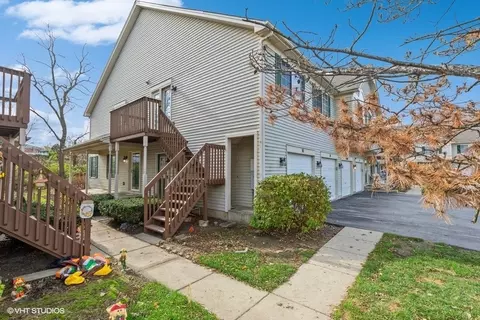 14 W Pheasant Trl, Lake In The Hills, IL 60156