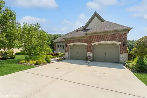 8031 Savoy Club Ct, Burr Ridge, IL 60527