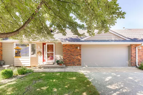 3014 Fairway Oaks Dr #3014, Dekalb, IL 60115