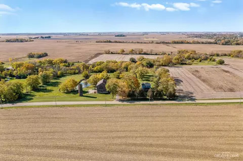 8865 E Sandwich Rd, Hinckley, IL 60520