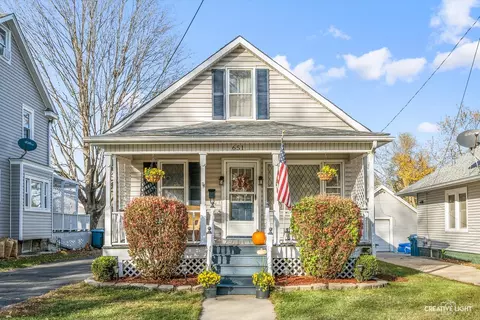 651 W New York St, Aurora, IL 60506