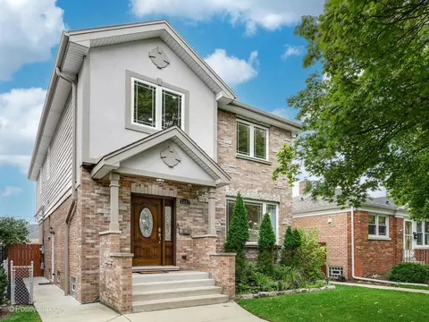 5857 N Luna Ave, Chicago, IL 60646