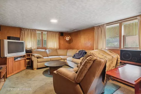 902 E Golfhurst Ave, Mount Prospect, IL 60056 photo 12