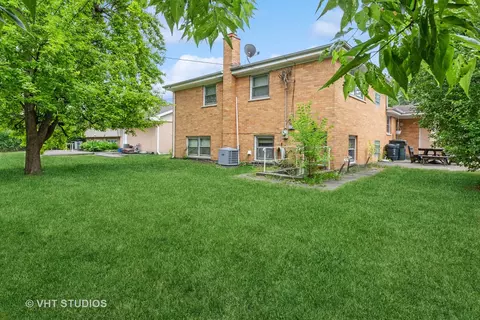 902 E Golfhurst Ave, Mount Prospect, IL 60056 photo 16