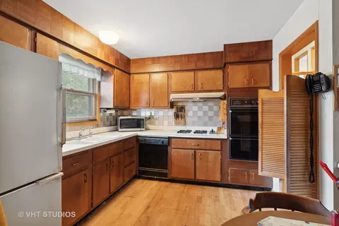 902 E Golfhurst Ave, Mount Prospect, IL 60056 photo 5