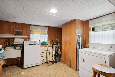 902 E Golfhurst Ave, Mount Prospect, IL 60056 photo 13