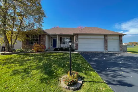 218 Cobblestone Trl, Poplar Grove, IL 61065
