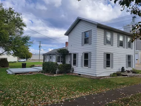106 W Second South St, Wenona, IL 61377