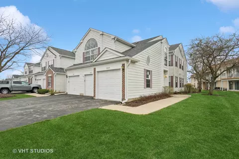 749 W Streamwood Blvd #B, Streamwood, IL 60107