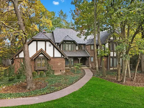 366 Robinwood Ln, Wheaton, IL 60189