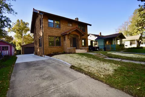 1917 E Taylor St, Bloomington, IL 61701 photo 2