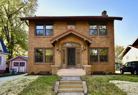 1917 E Taylor St, Bloomington, IL 61701
