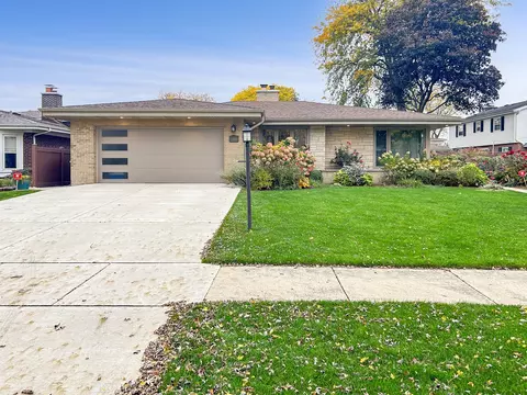 1348 N Western Ave, Park Ridge, IL 60068