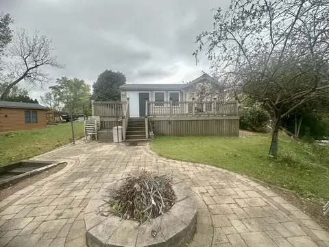 25 Lakeshore Dr, Wilmington, IL 60481