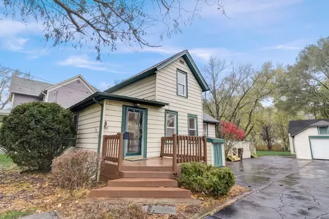 1014 Clay St, Woodstock, IL 60098