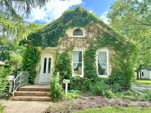 540 Fifth St, Aurora, IL 60505