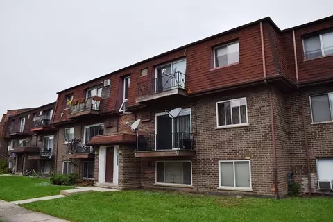 10473 Dearlove Rd #6, Glenview, IL 60025