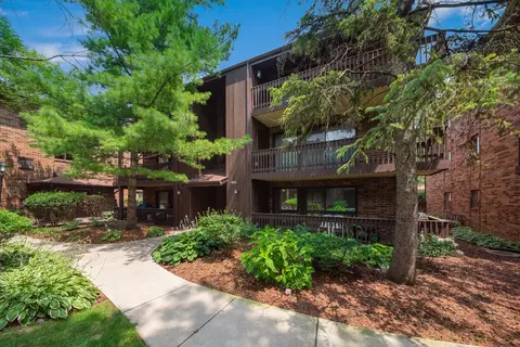 9600 Mason Ave #1S, Oak Lawn, IL 60453