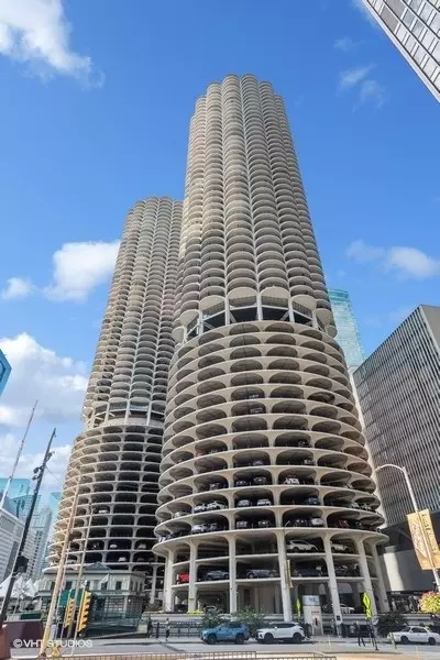 300 N State St #4103, Chicago, IL 60654