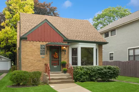 7020 N Mcalpin Ave, Chicago, IL 60646