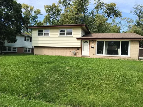 18912 Martin Ln, Country Club Hills, IL 60478