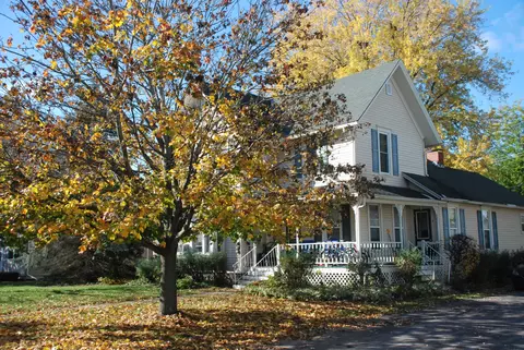 9711 Main St, Hebron, IL 60034