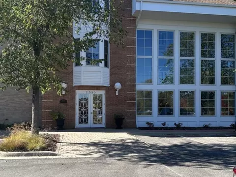 2350 Chestnut Ave #103, Glenview, IL 60026