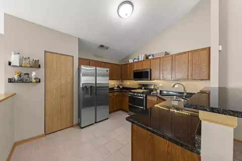 24101 Pear Tree Cir, Plainfield, IL 60585 photo 9