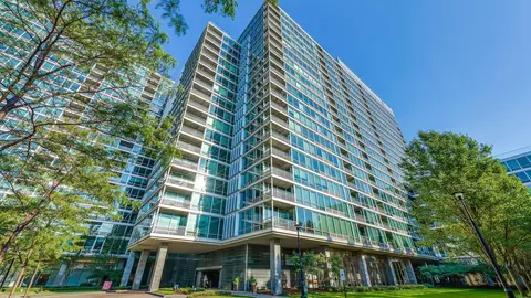 9715 Woods Dr #1608, Skokie, IL 60077